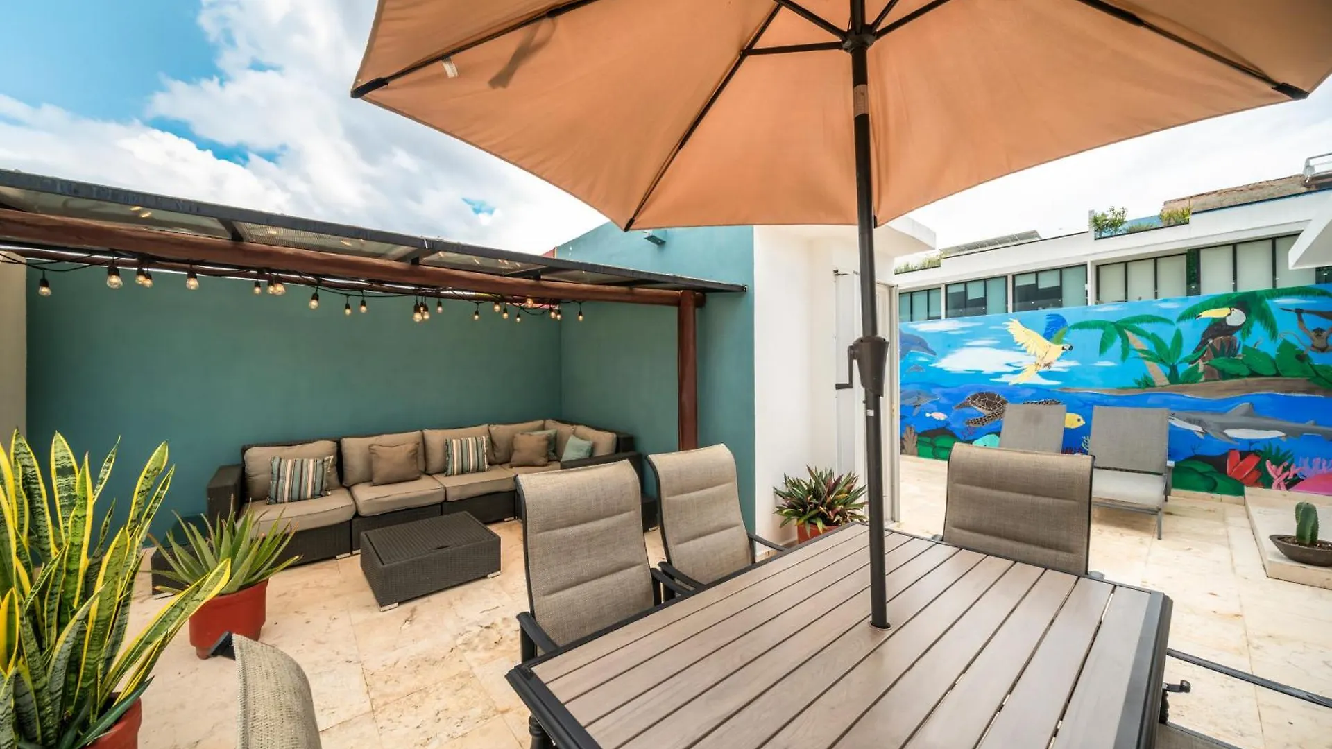 Modern Penthouse With 2 Bedrooms & Pool - Exquisite Bargain Priced - At Margaritas II Playa del Carmen Messico