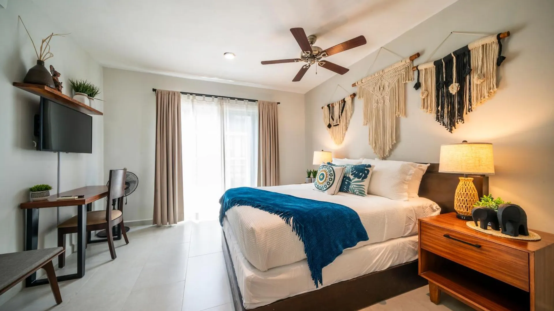 Modern Penthouse With 2 Bedrooms & Pool - Exquisite Bargain Priced - At Margaritas II Playa del Carmen Casa vacanze